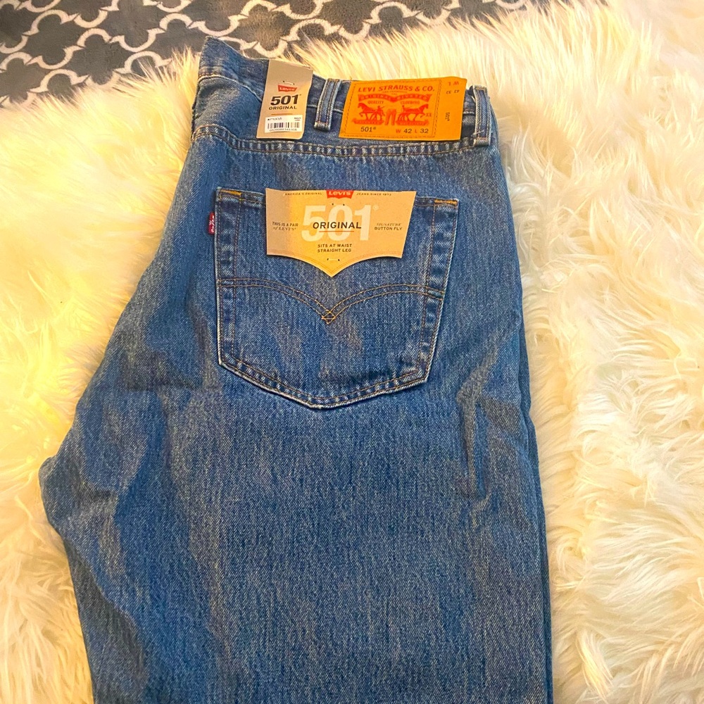 Men’s brand new Levi pants